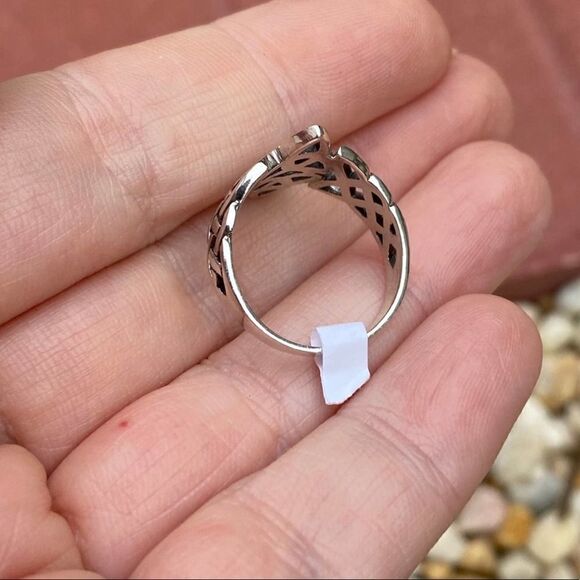 Sterling Silver Celtic Triquetras Ring - Picture 4 of 5
